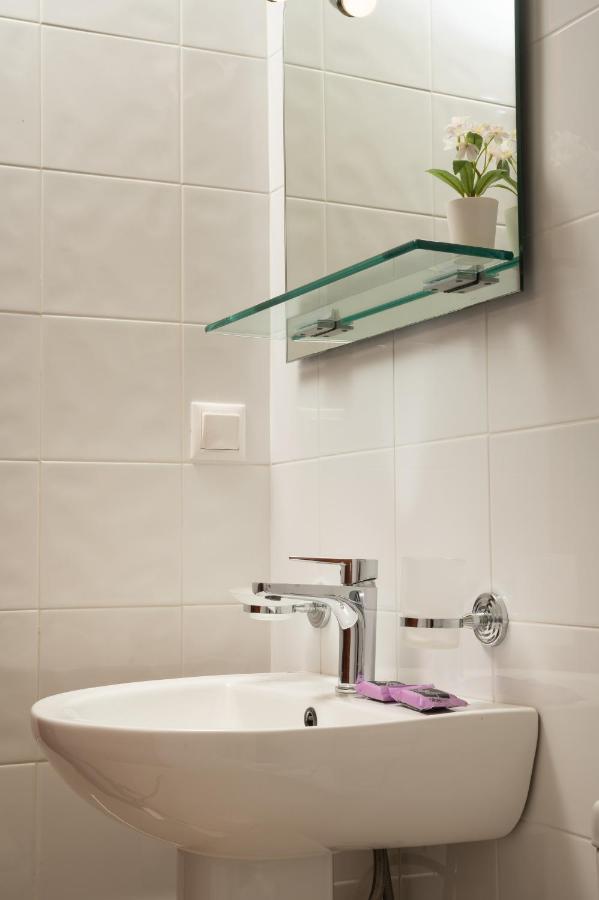 Aphrodite Apartments Каливес Екстериор снимка