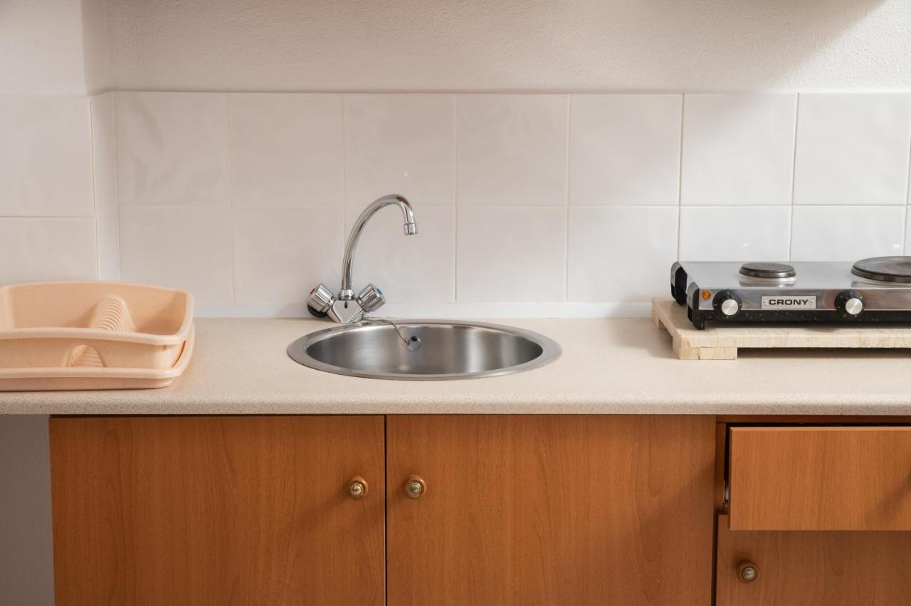 Aphrodite Apartments Каливес Екстериор снимка
