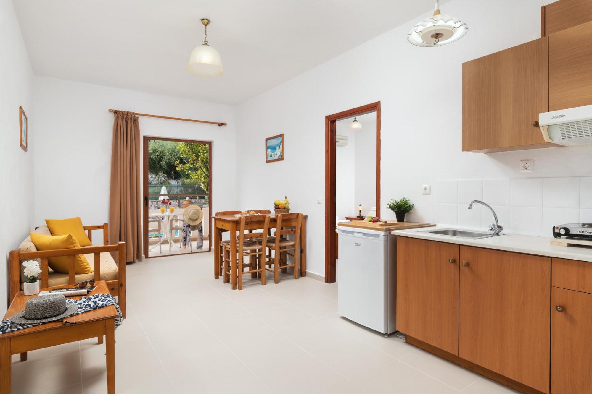 Aphrodite Apartments Каливес Екстериор снимка