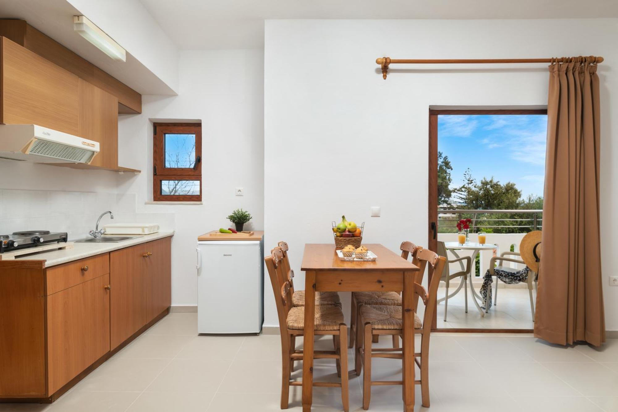Aphrodite Apartments Каливес Екстериор снимка