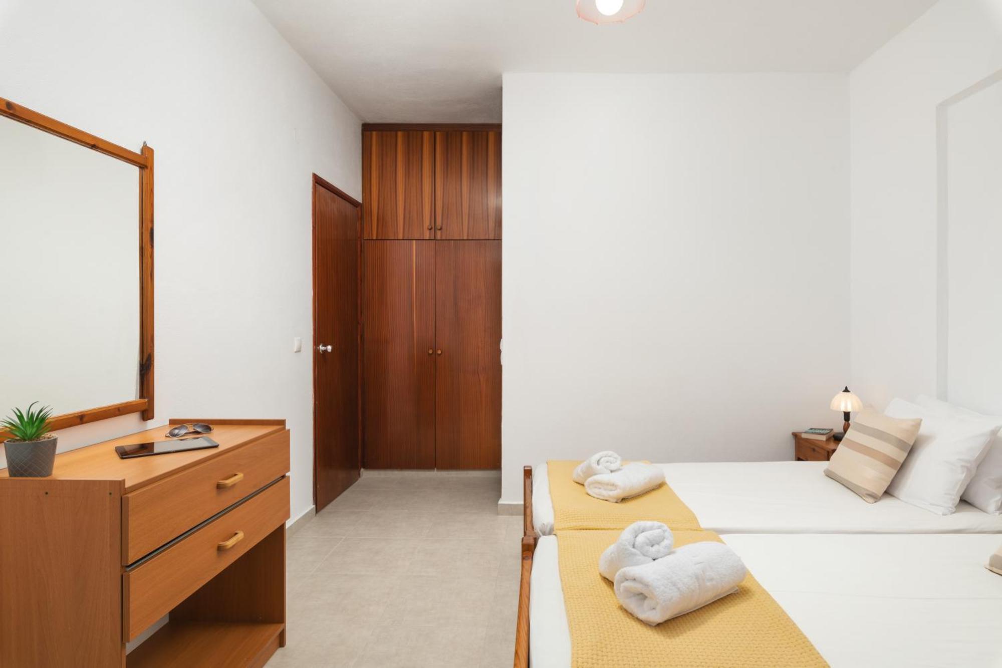 Aphrodite Apartments Каливес Екстериор снимка