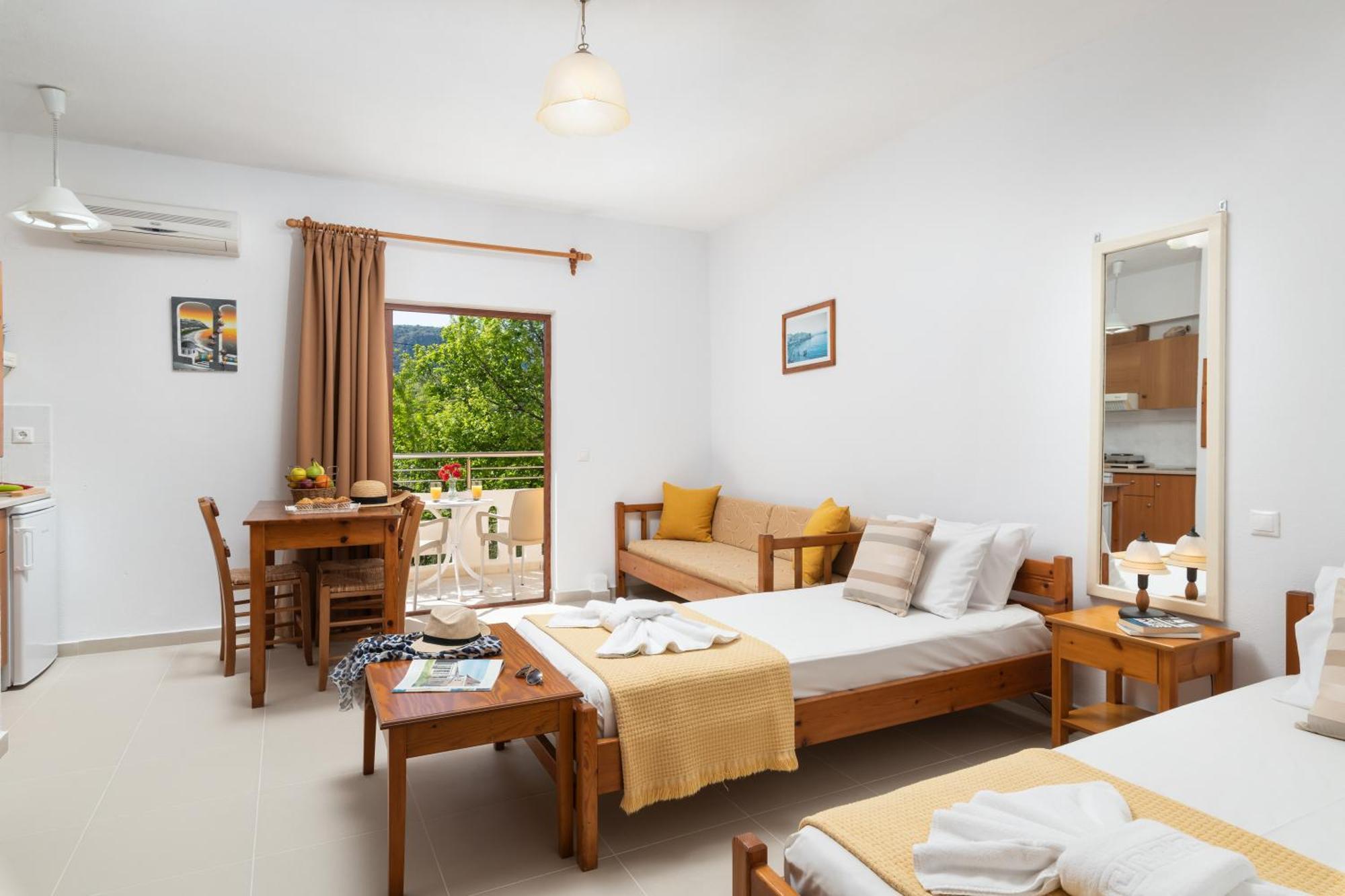 Aphrodite Apartments Каливес Екстериор снимка