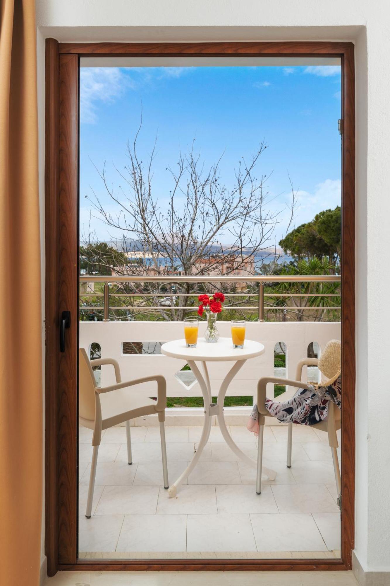 Aphrodite Apartments Каливес Екстериор снимка