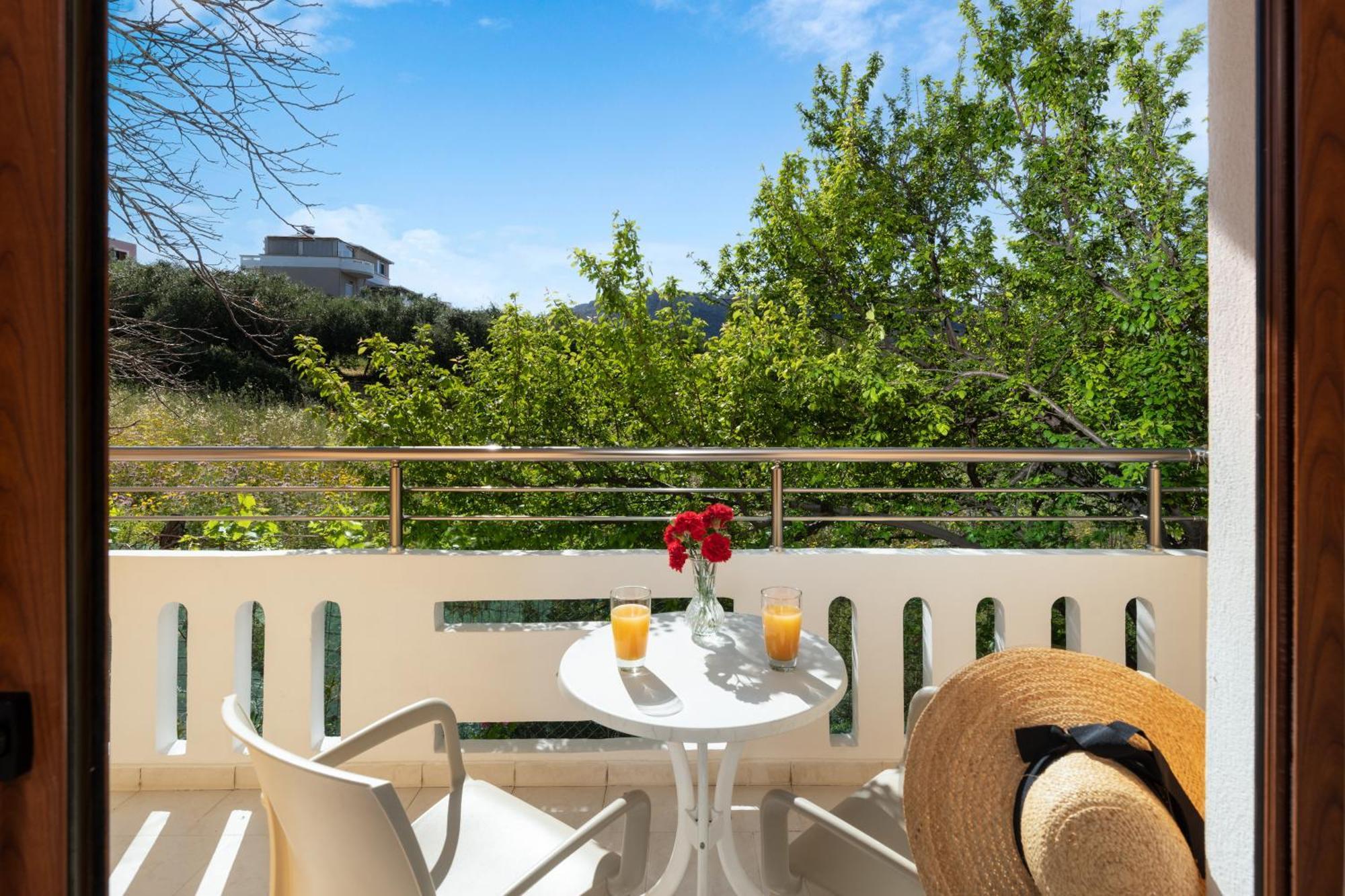 Aphrodite Apartments Каливес Екстериор снимка